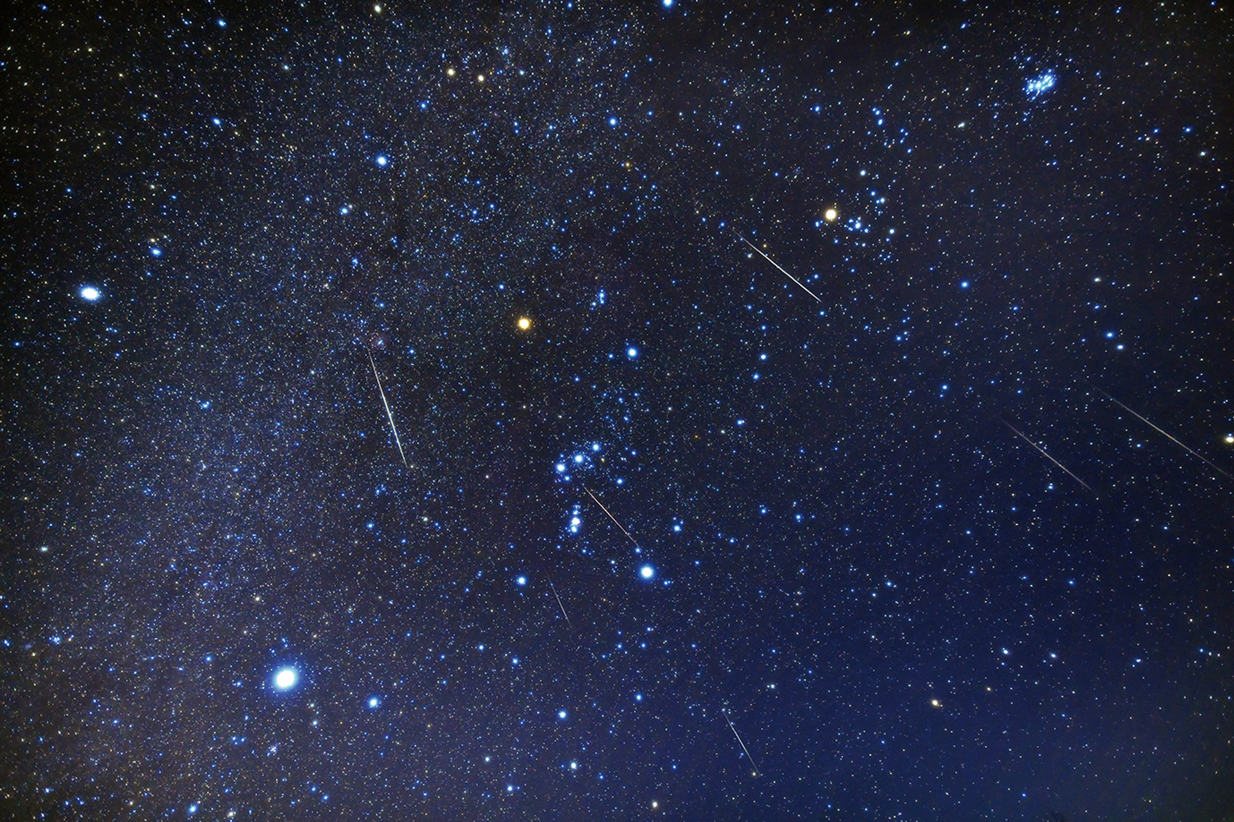 画像「ふたご座方向から流れる流れ星」