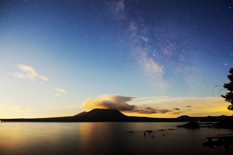 星景写真の例（北海道・支笏湖）