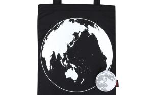 月と地球の実際の大きさの比率を正確に反映した エコバッグ「Moon Eco Bag」登場 　12月22日(金)発売